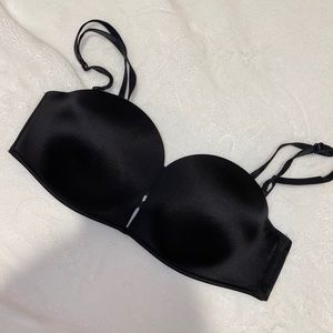 Victoria’s Secret bombshell strapless